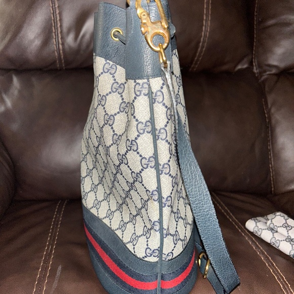 Authentic Vintage Gucci Bucket Bag - Picture 2 of 4